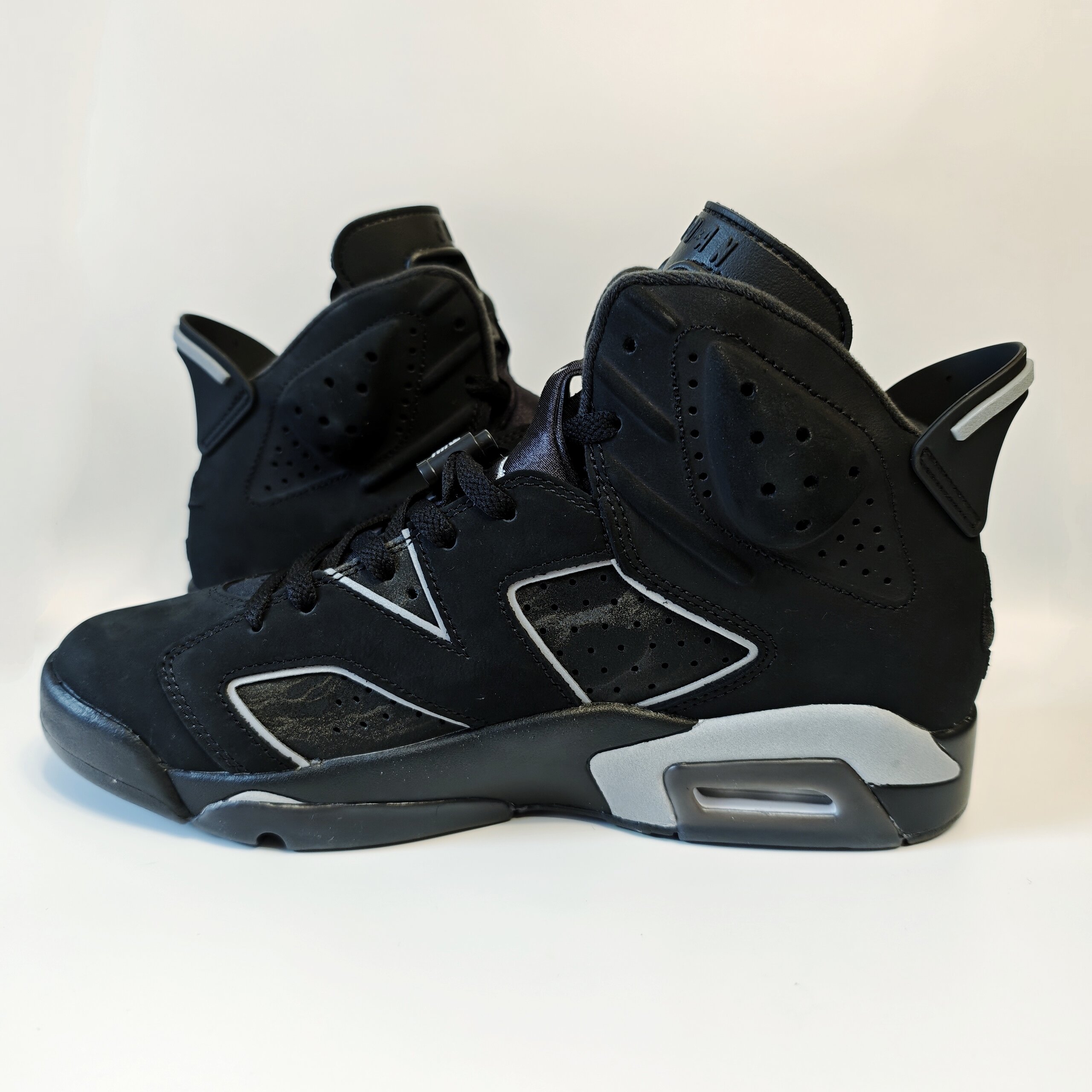 Air Jordan 6 'Cap & Gown' (2026) photo 8