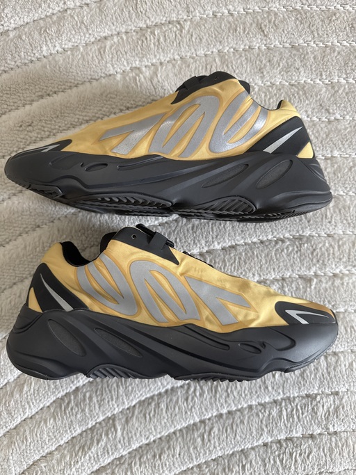 Yeezy Boost 700 MNVN Honey Flux (2021)