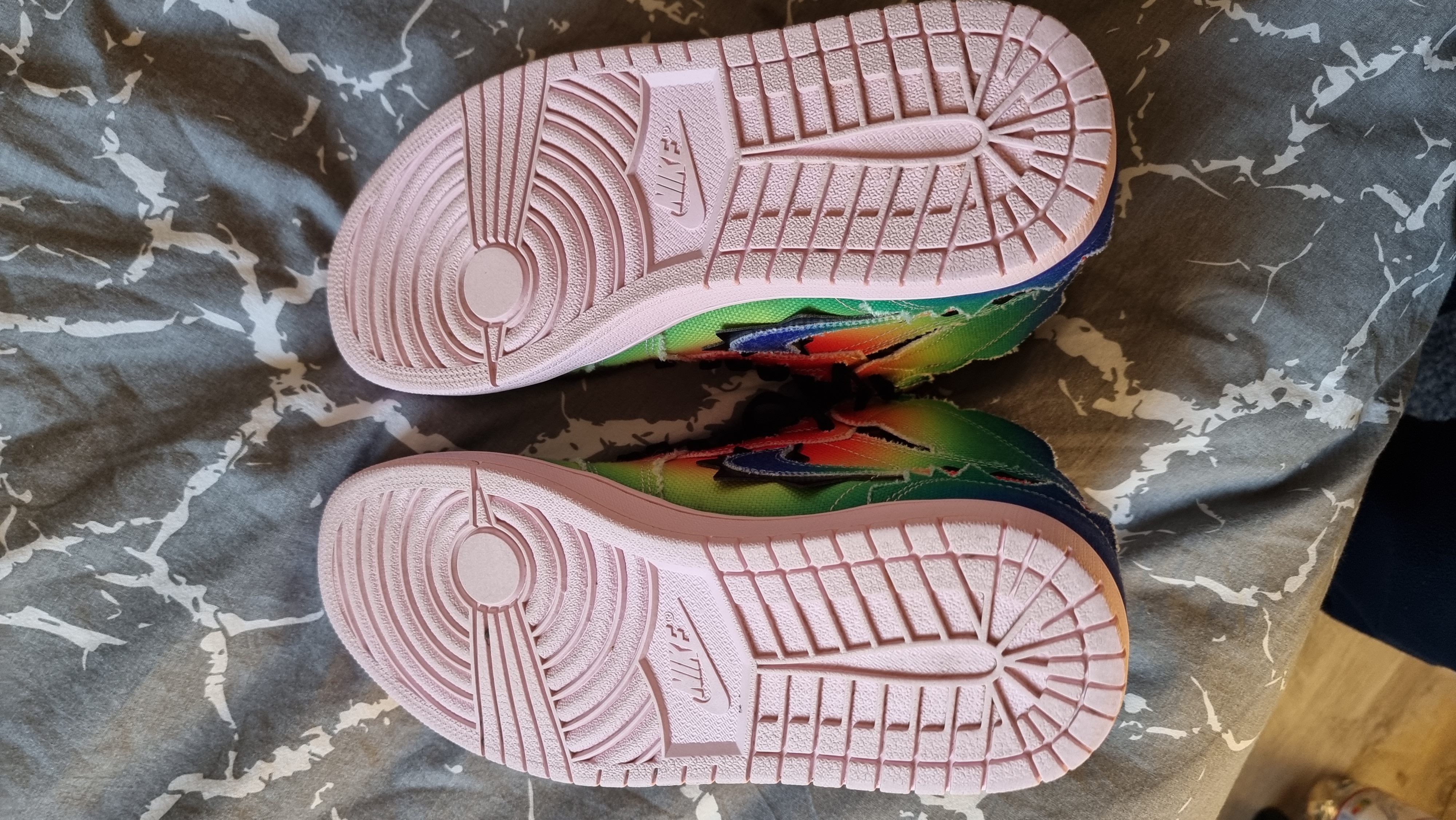 Air Jordan 1 Retro High J Balvin (2020) photo 5