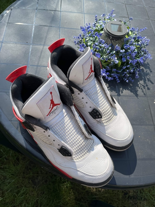 Air Jordan 4 Retro 'Red Cement' (2023)