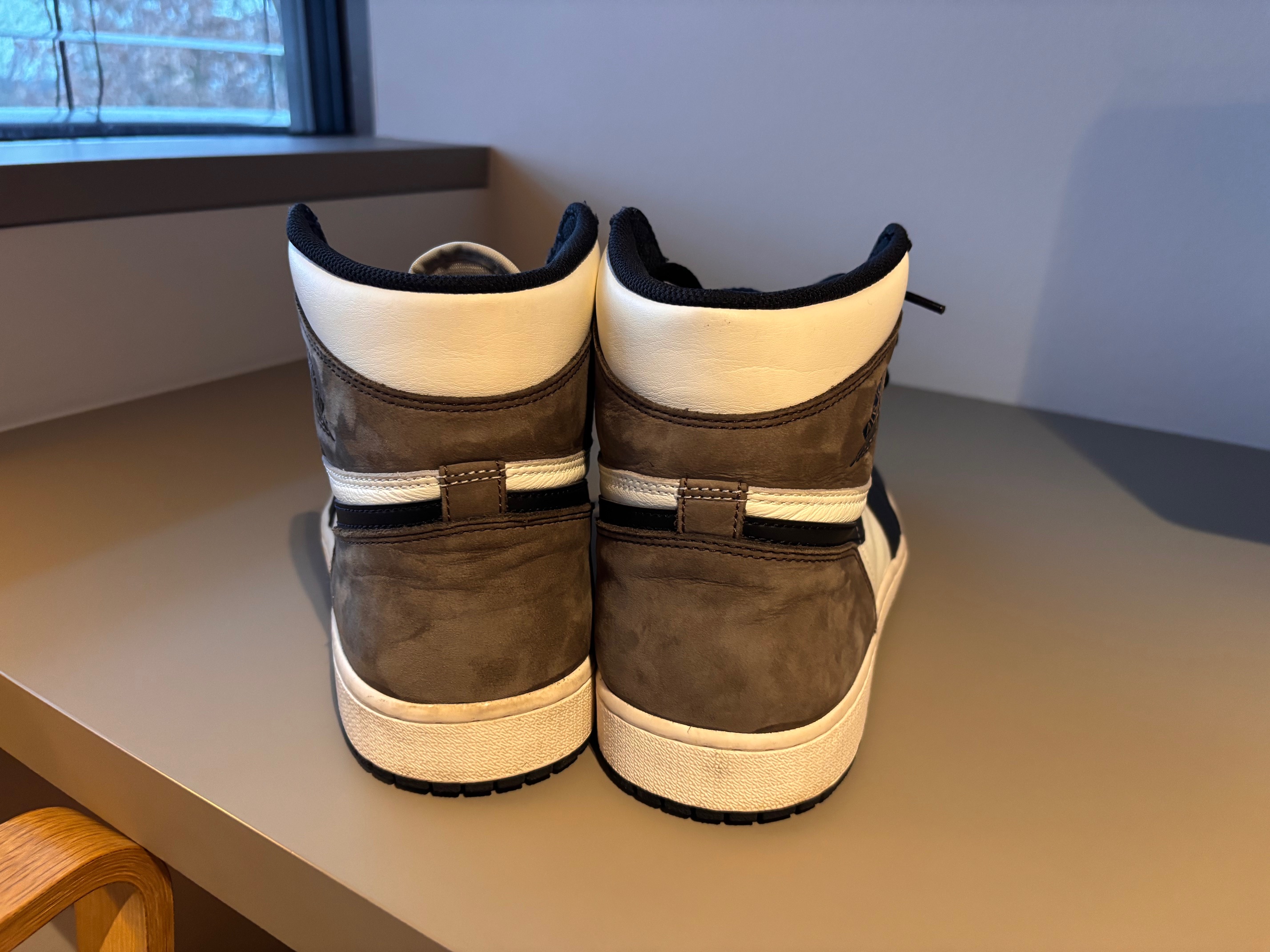 Air Jordan 1 Retro High OG 'Dark Mocha' (2020) photo 4