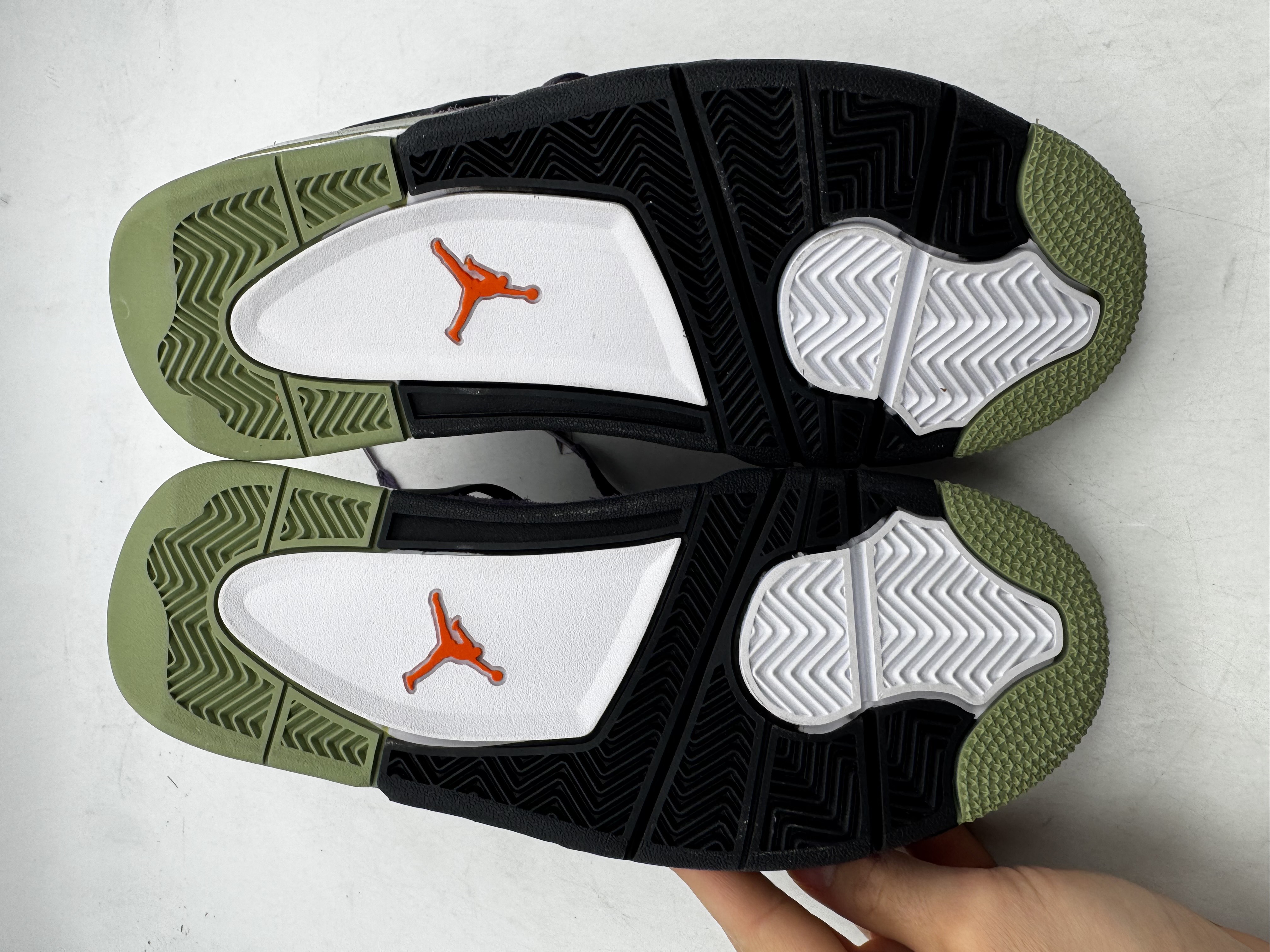 Air Jordan 4 WMNS 'Canyon Purple' (2022) photo 6