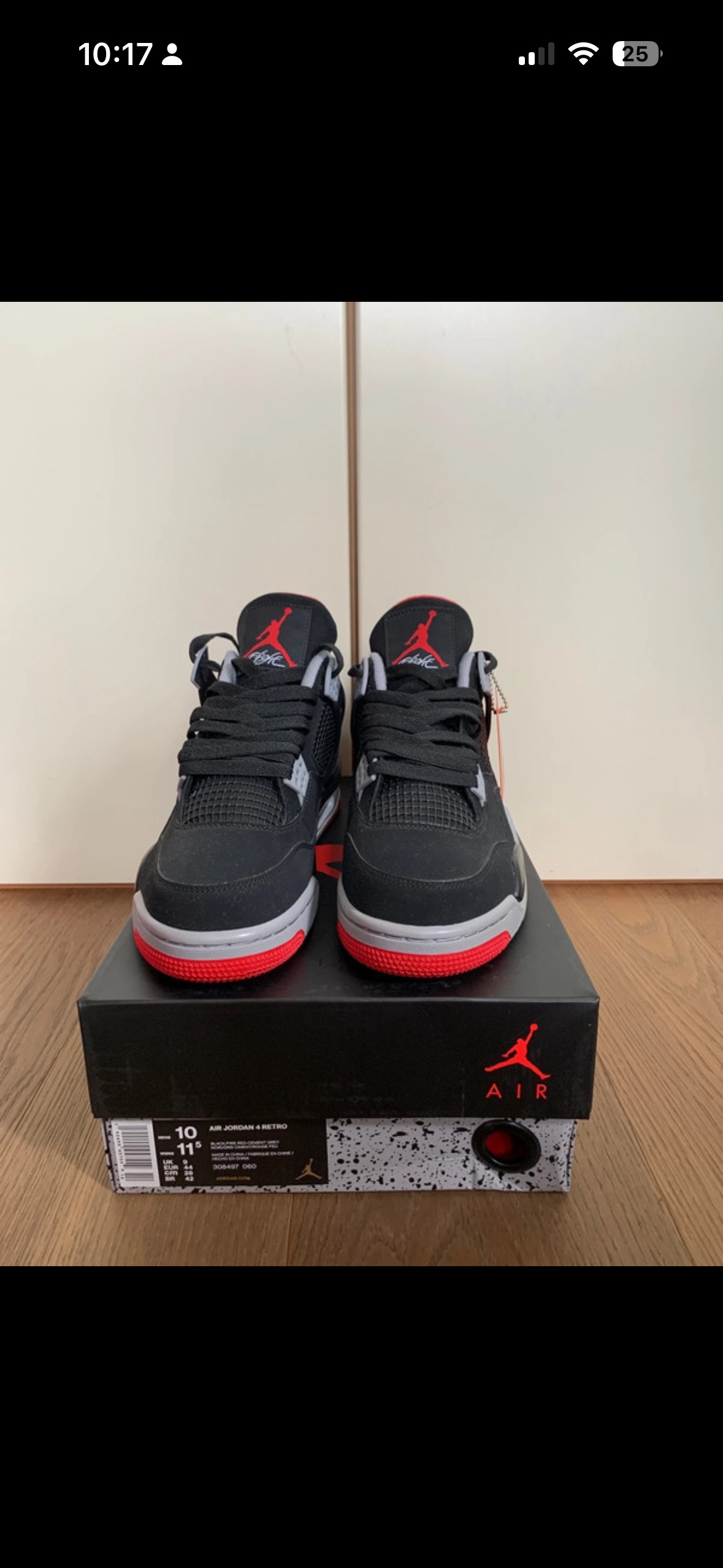 Air Jordan 4 Retro 'Bred' (2019) photo 2