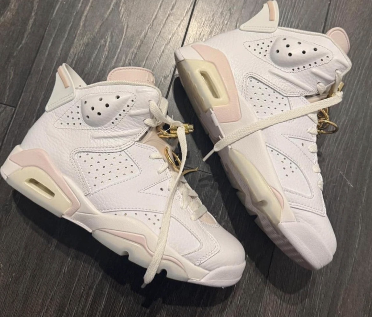 Air Jordan 6 WMNS 'Retro Gold Hoops' (2021) photo 1