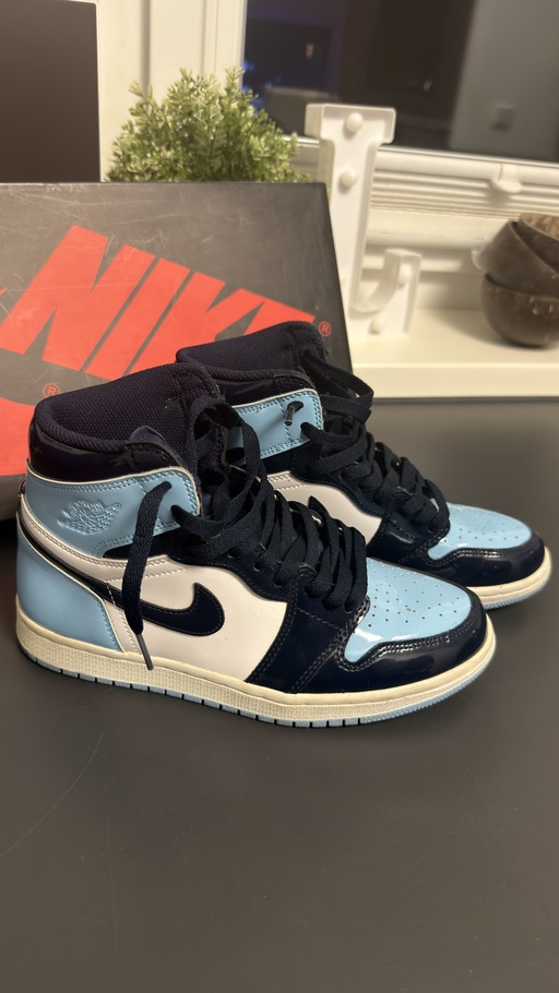Air Jordan WMNS 1 High OG 'Blue Chill' (Patent UNC) (2019)