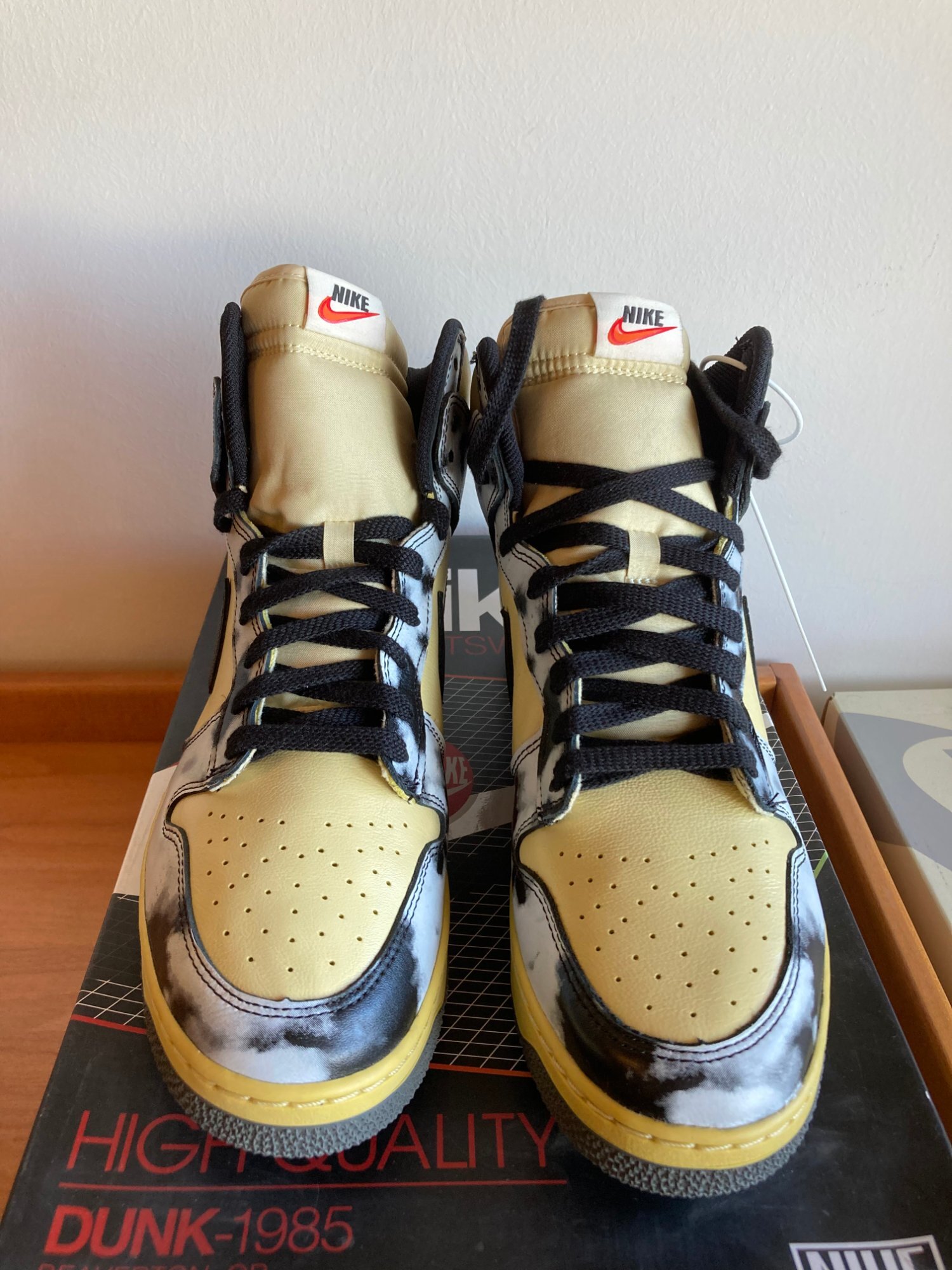 Nike Dunk High 1985 Acid Wash Red (2021) photo 2