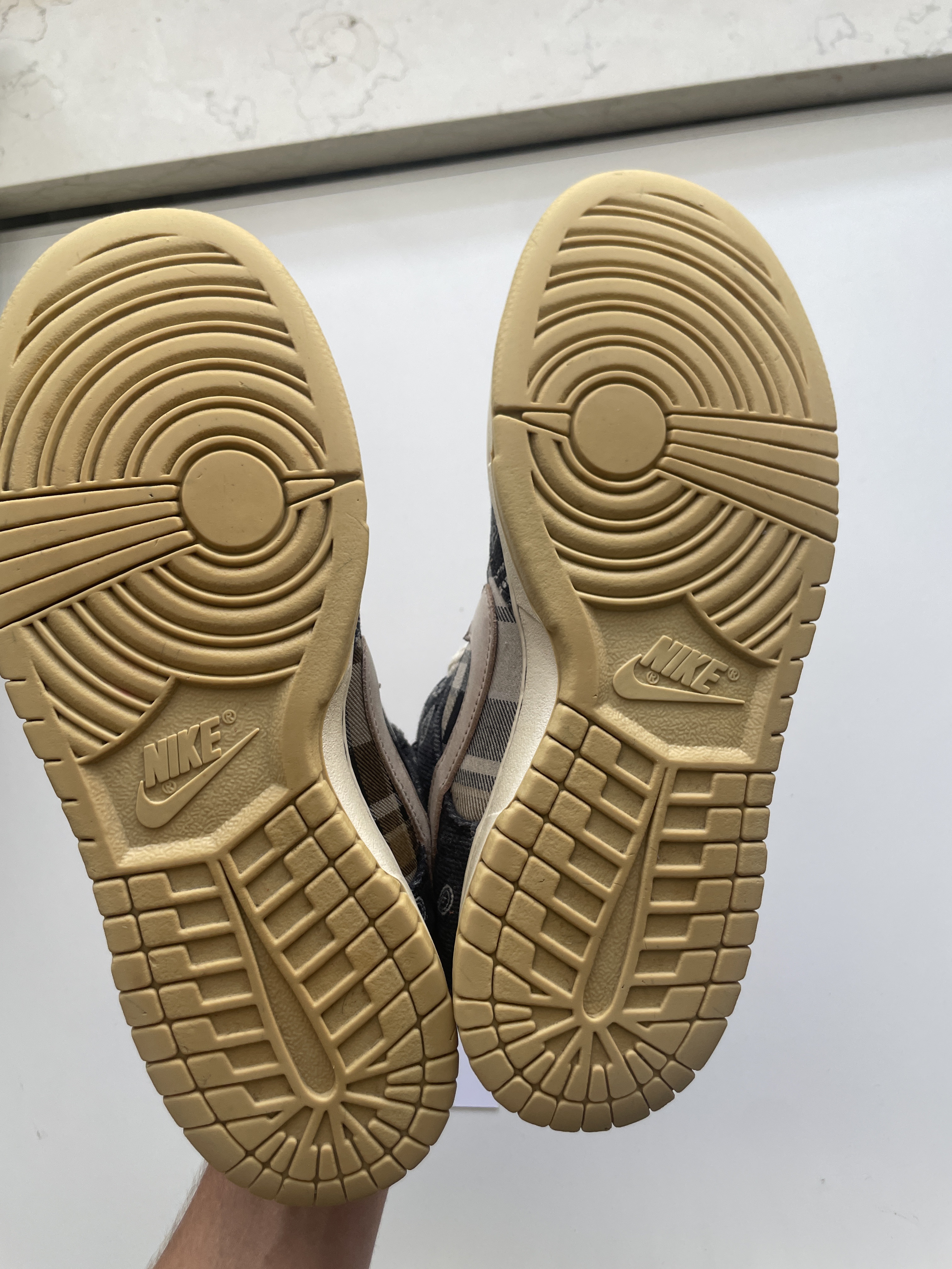Nike SB x Travis Scott Dunk Low 'Cactus Jack' (Special Box) (2020) photo 3