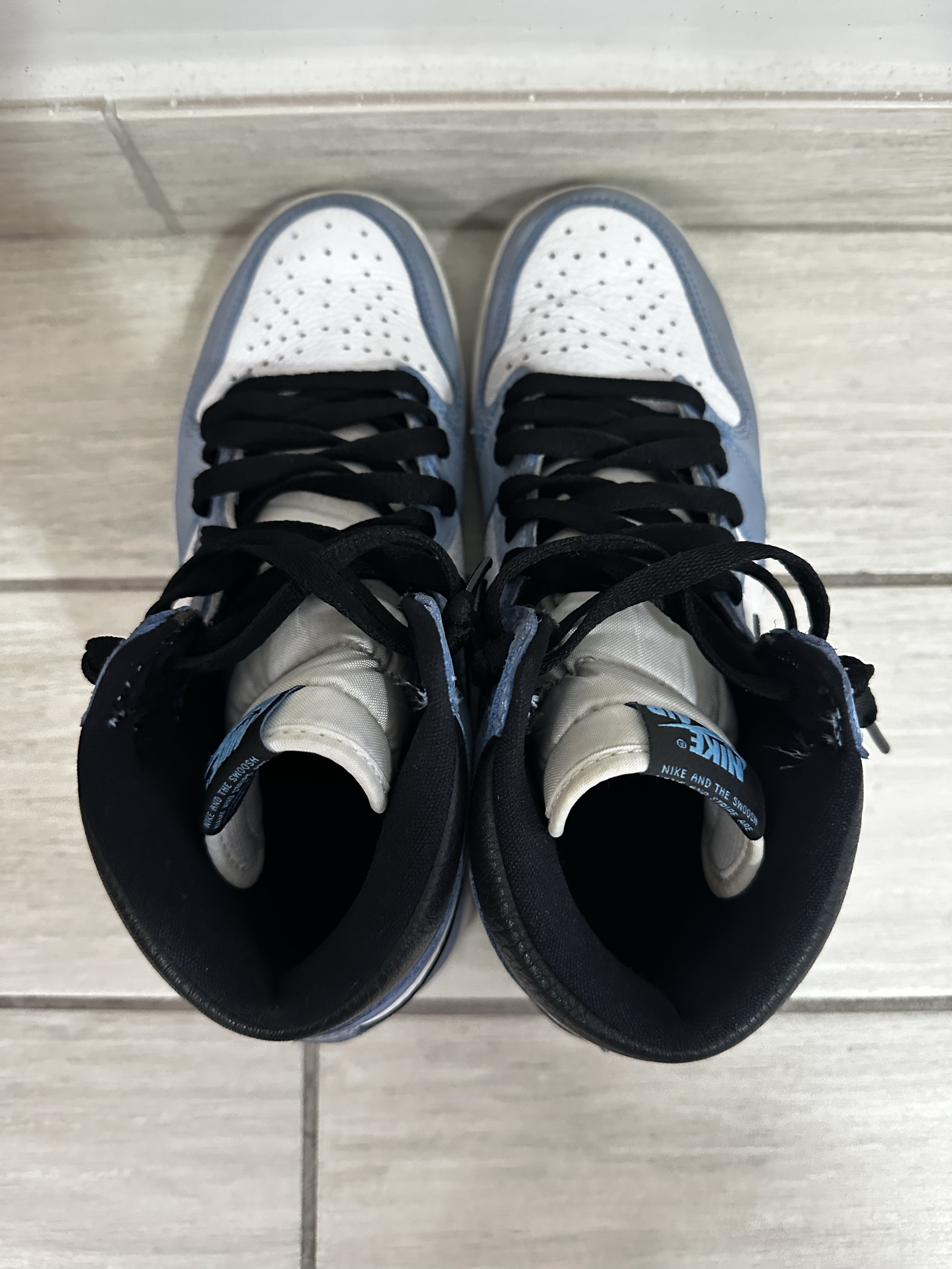 Air Jordan 1 Retro High 'White University Blue' (2021) photo 3