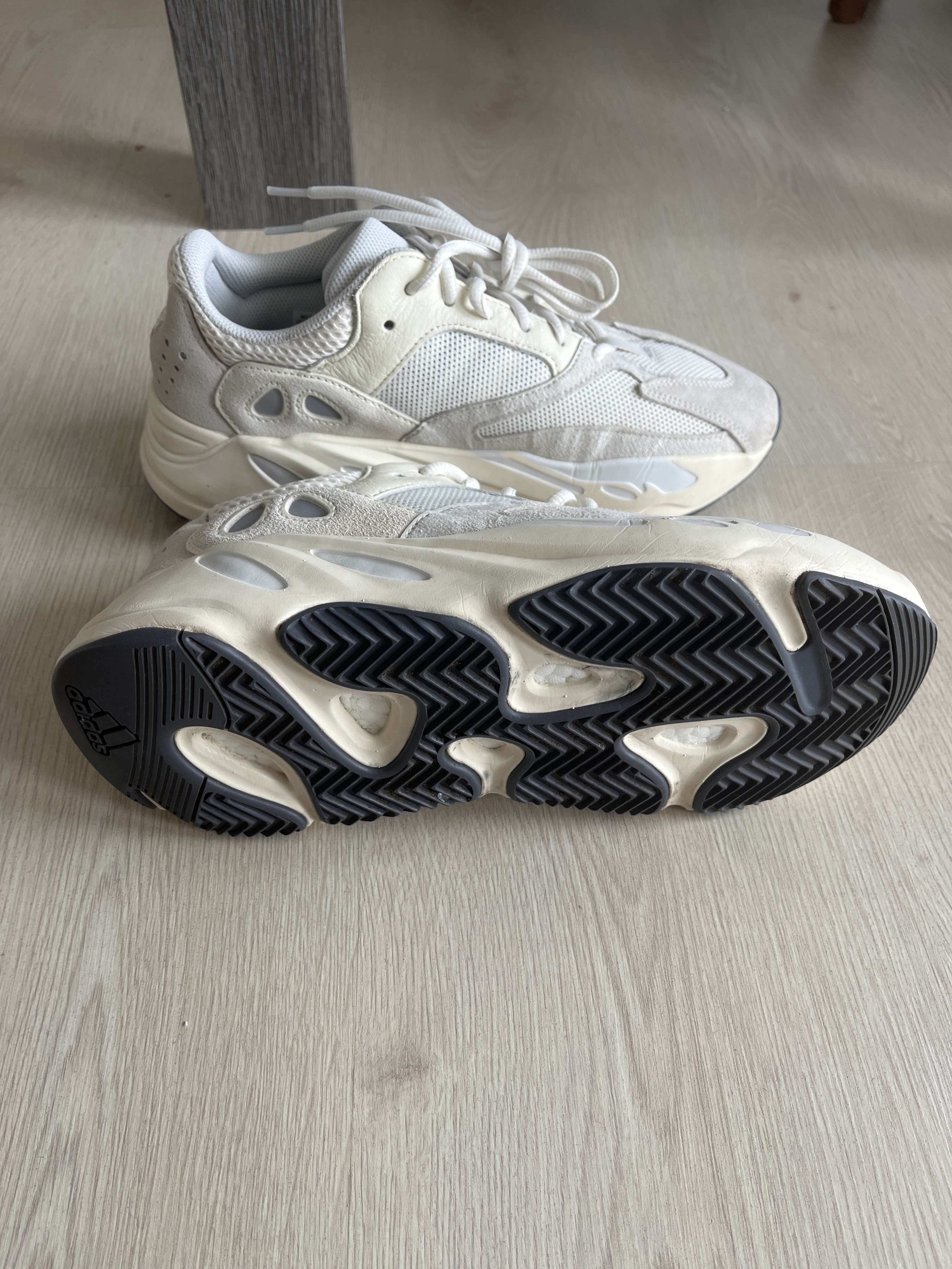 Yeezy Boost 700 'Analog' photo 9