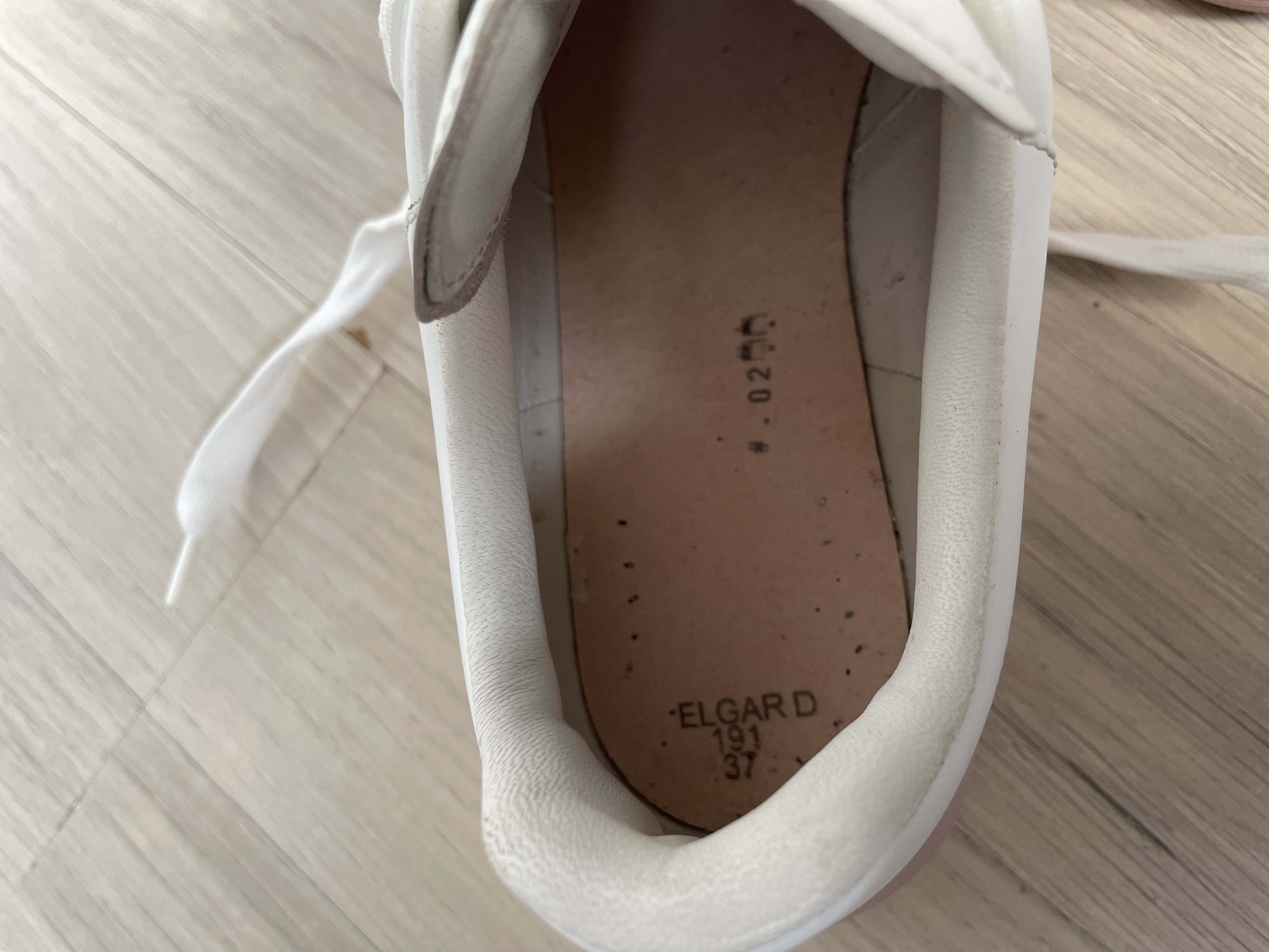 Luxury Alexander McQueen Oversized White photo 9
