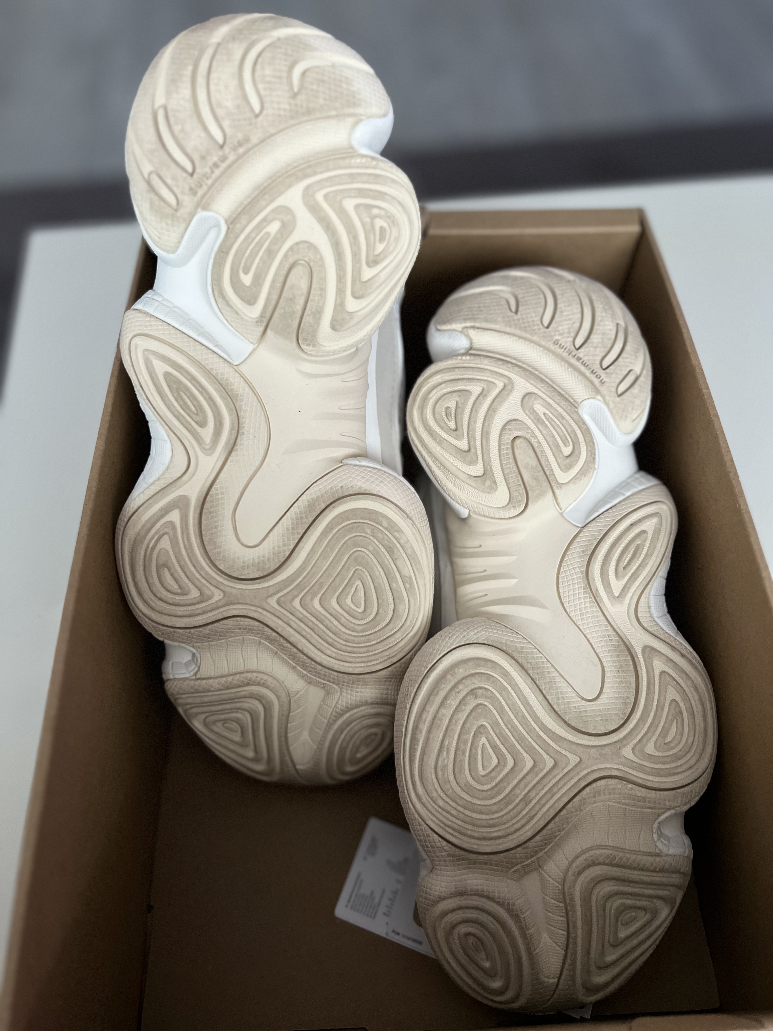 Yeezy 500 'Bone White' photo 5