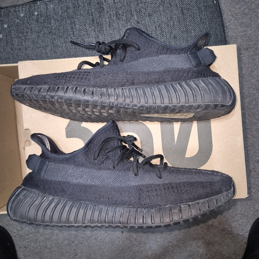 Yeezy Boost 350 V2 'Onyx' | Yeezy | KLEKT