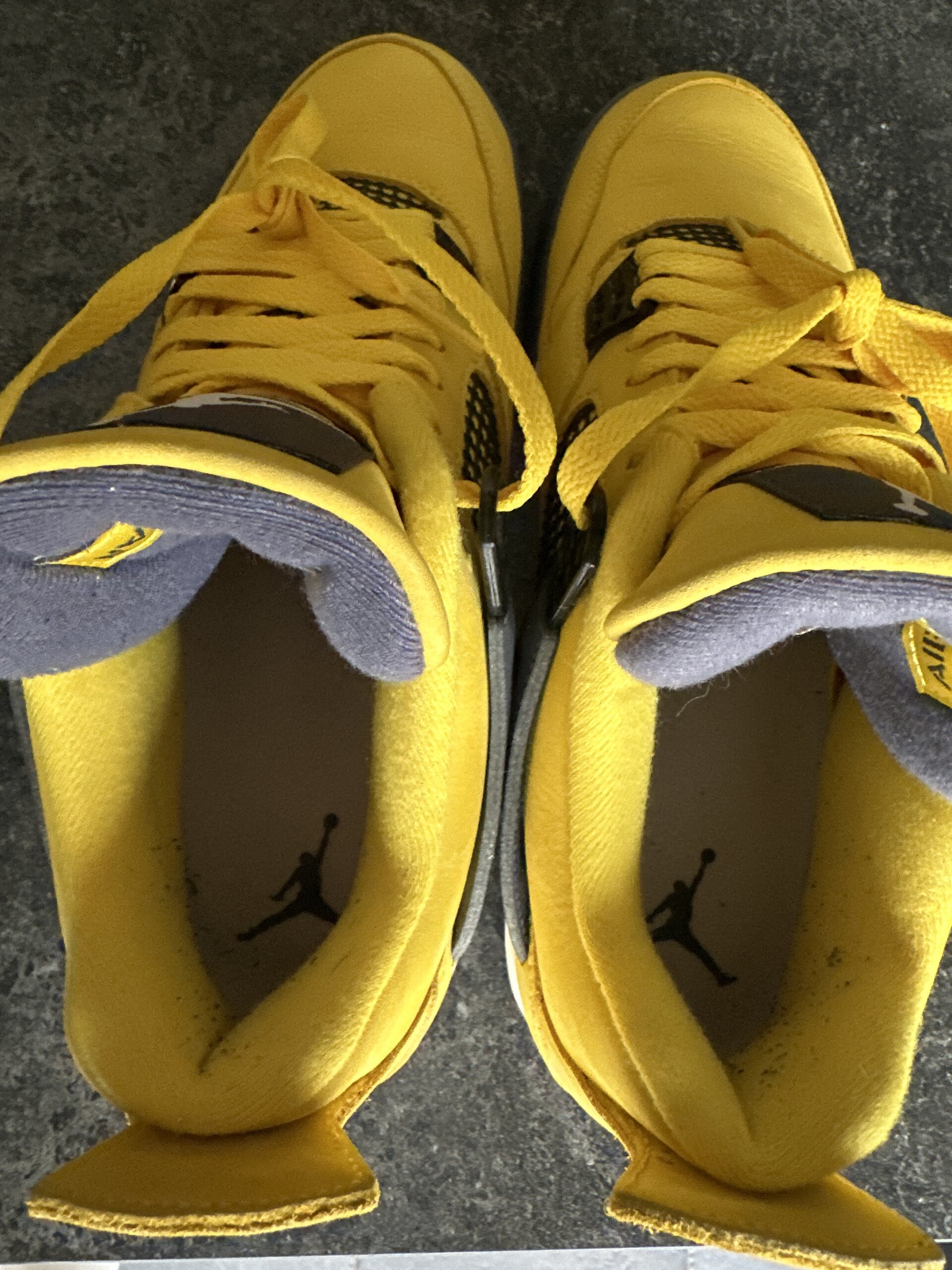 Air Jordan 4 Retro 'Lightning' (2021) photo 5
