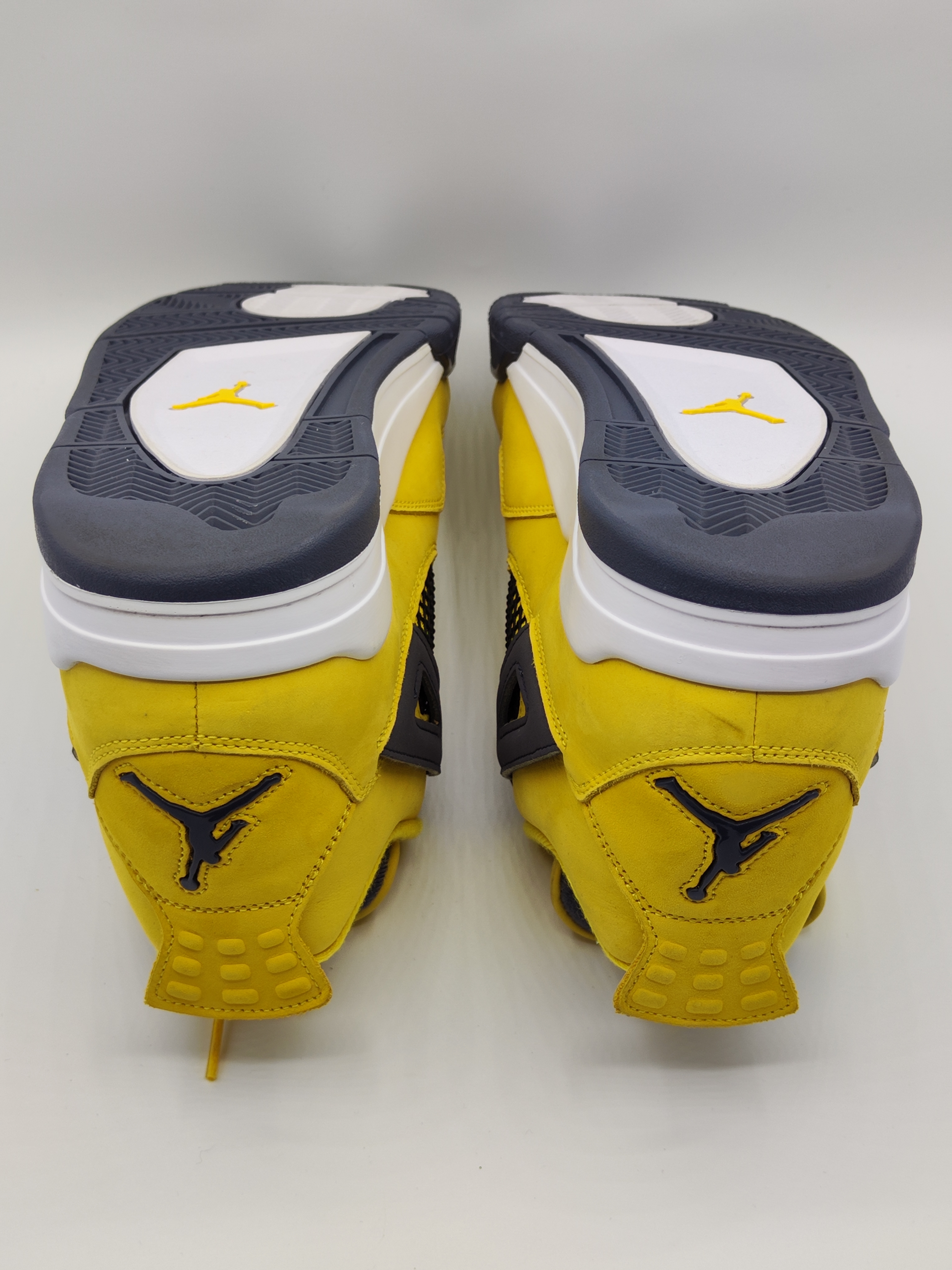 Air Jordan 4 Retro 'Lightning' (2021) photo 9