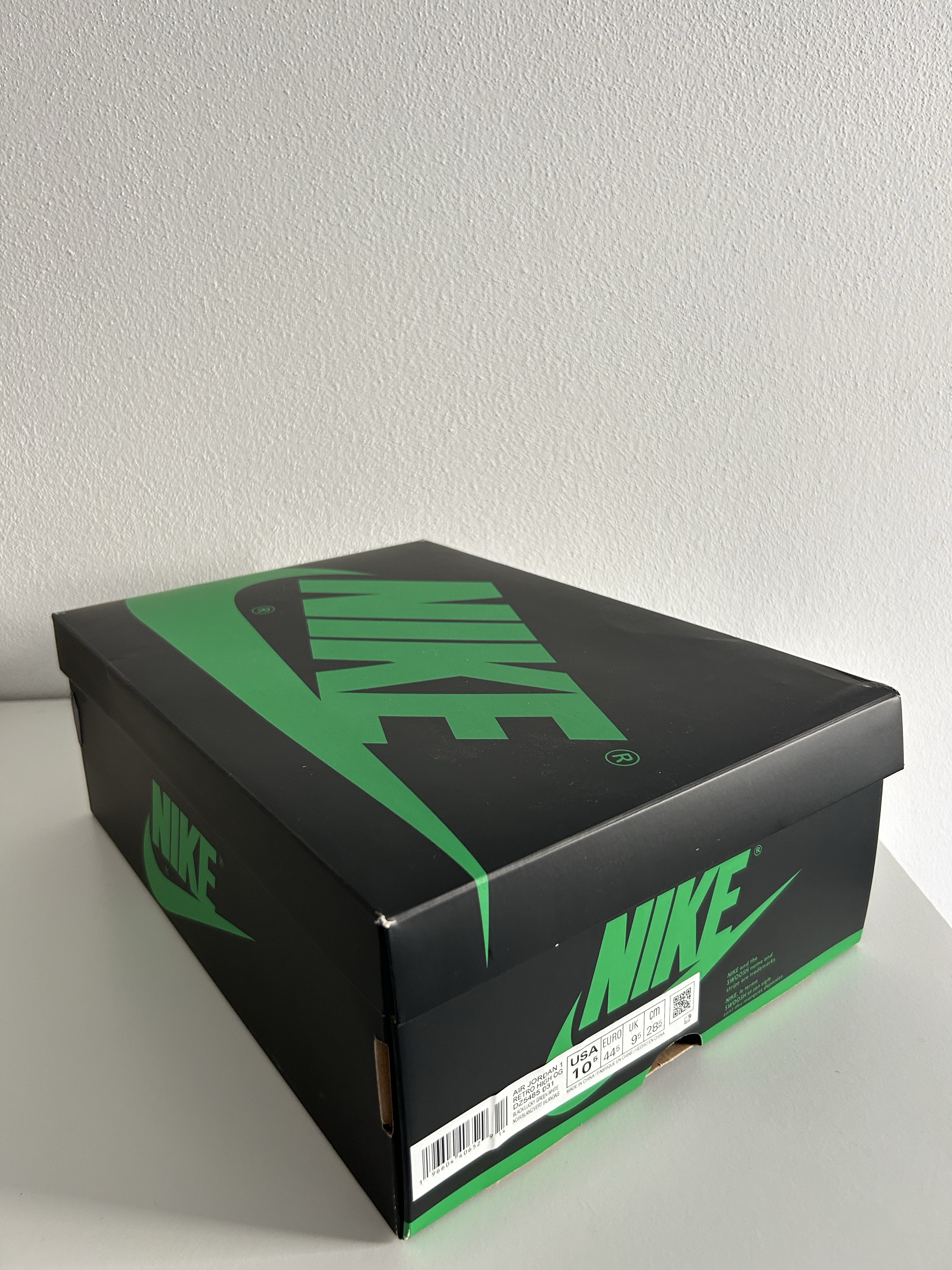 Air Jordan 1 High OG 'Lucky Green' (2023) photo 7