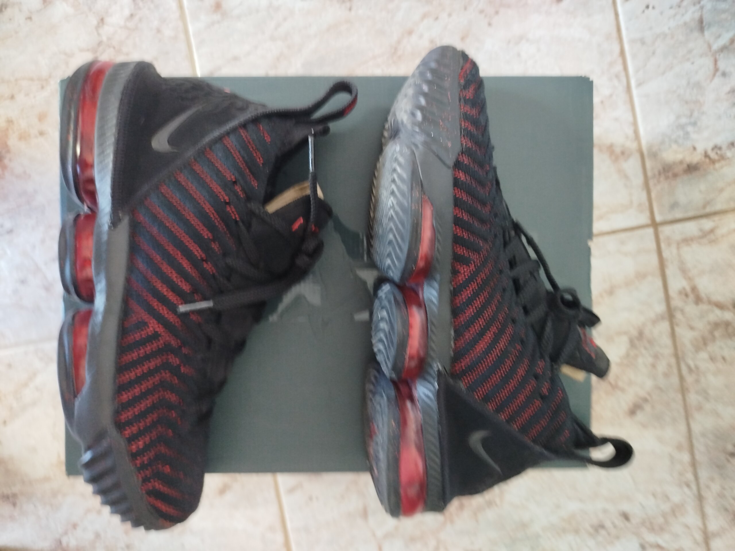 Nike LeBron XVI 16 'Fresh Bred' (2018) photo 1