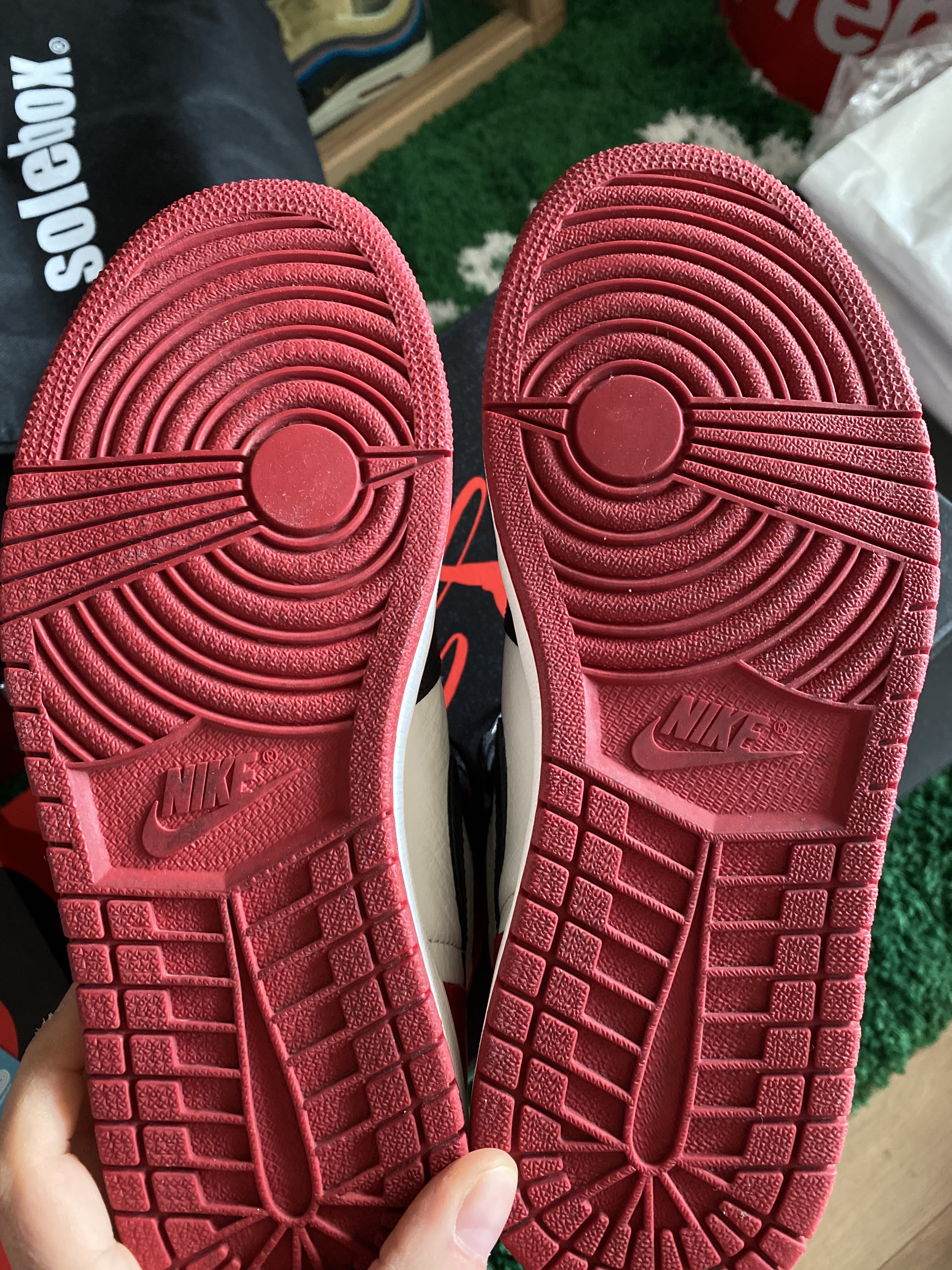 Air Jordan 1 Retro High 'Bred Toe' (2018) photo 5