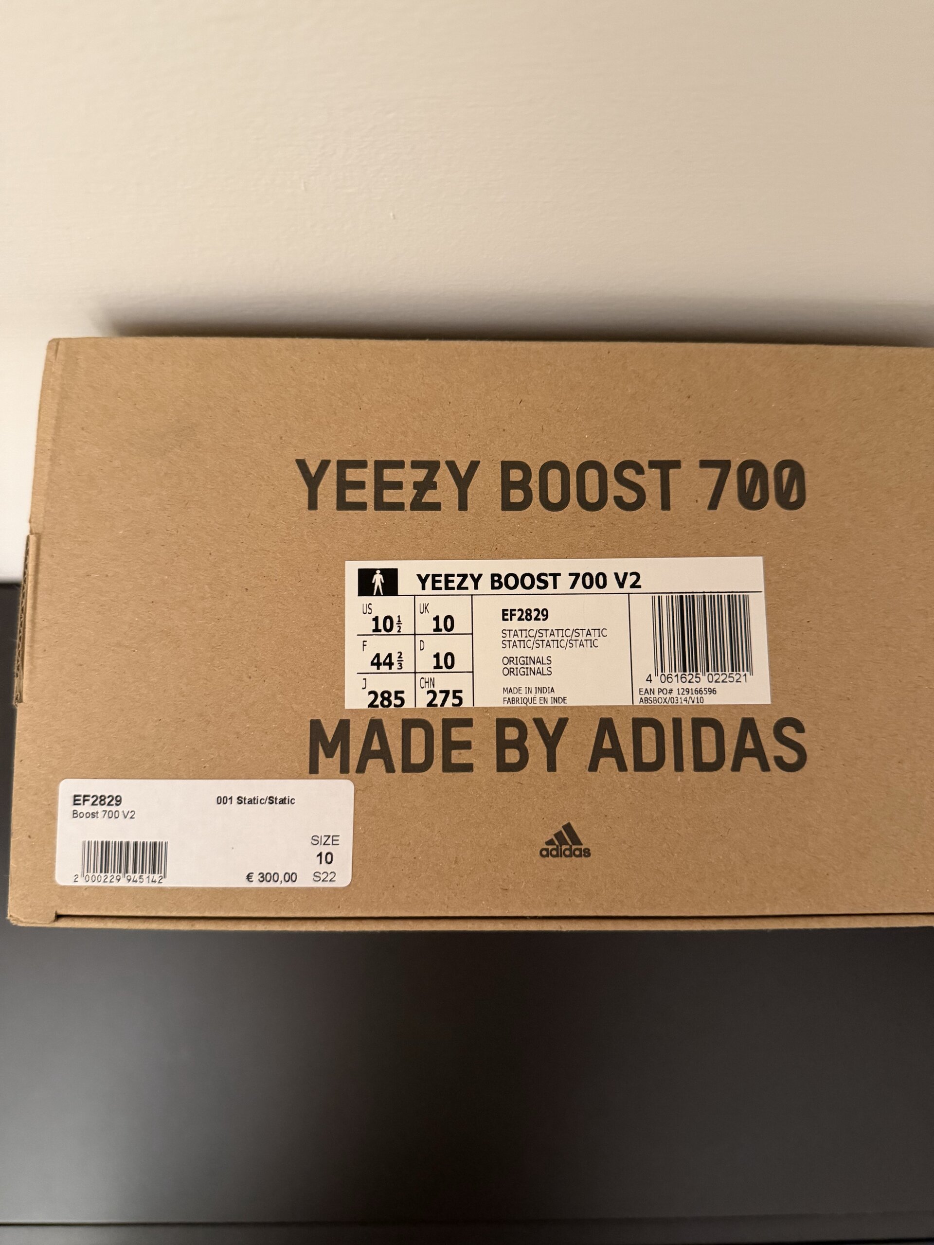 Yeezy Boost 700 V2 'Static' photo 5