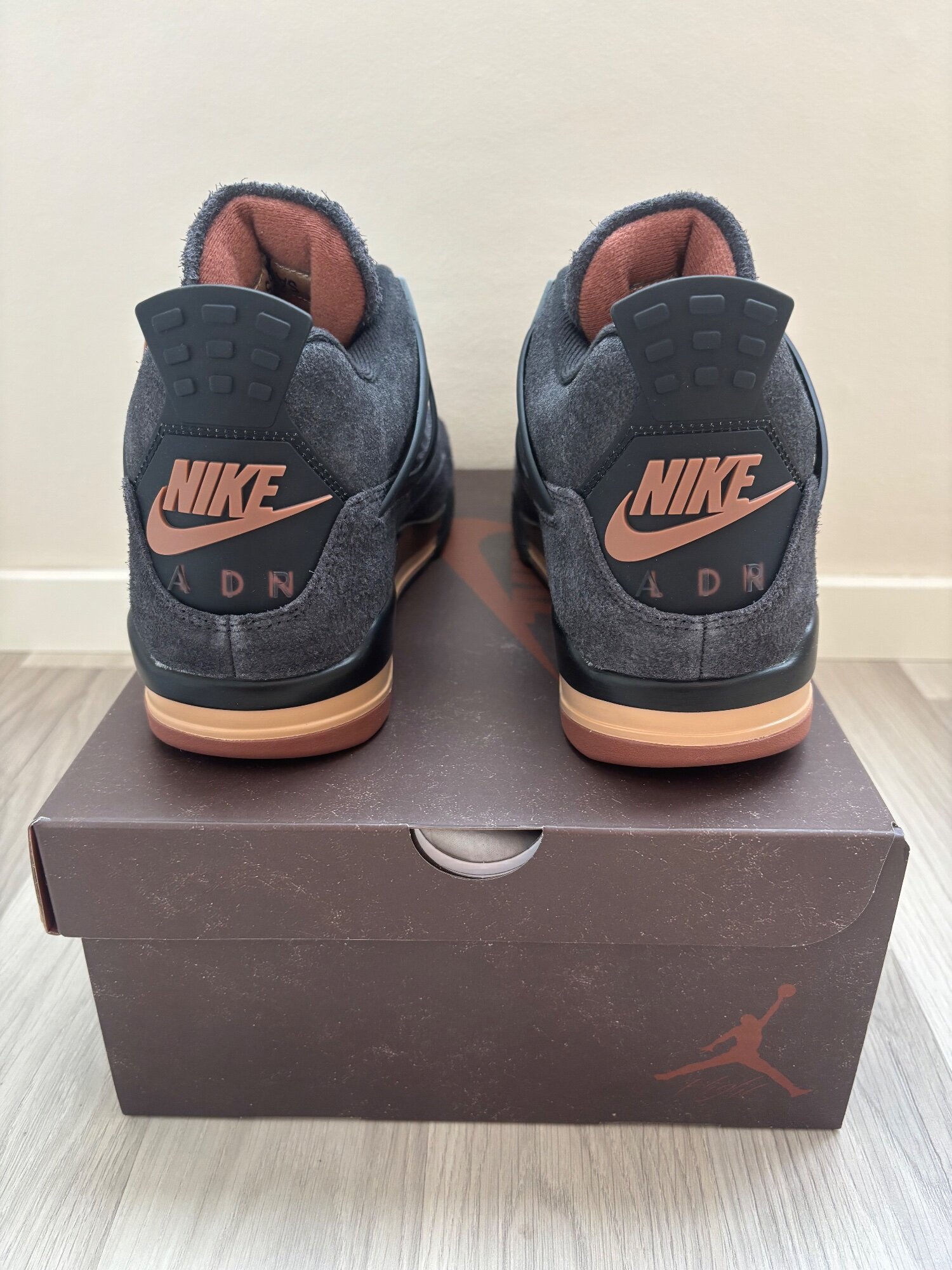 Air Jordan 4 'London Black' (2026) photo 4