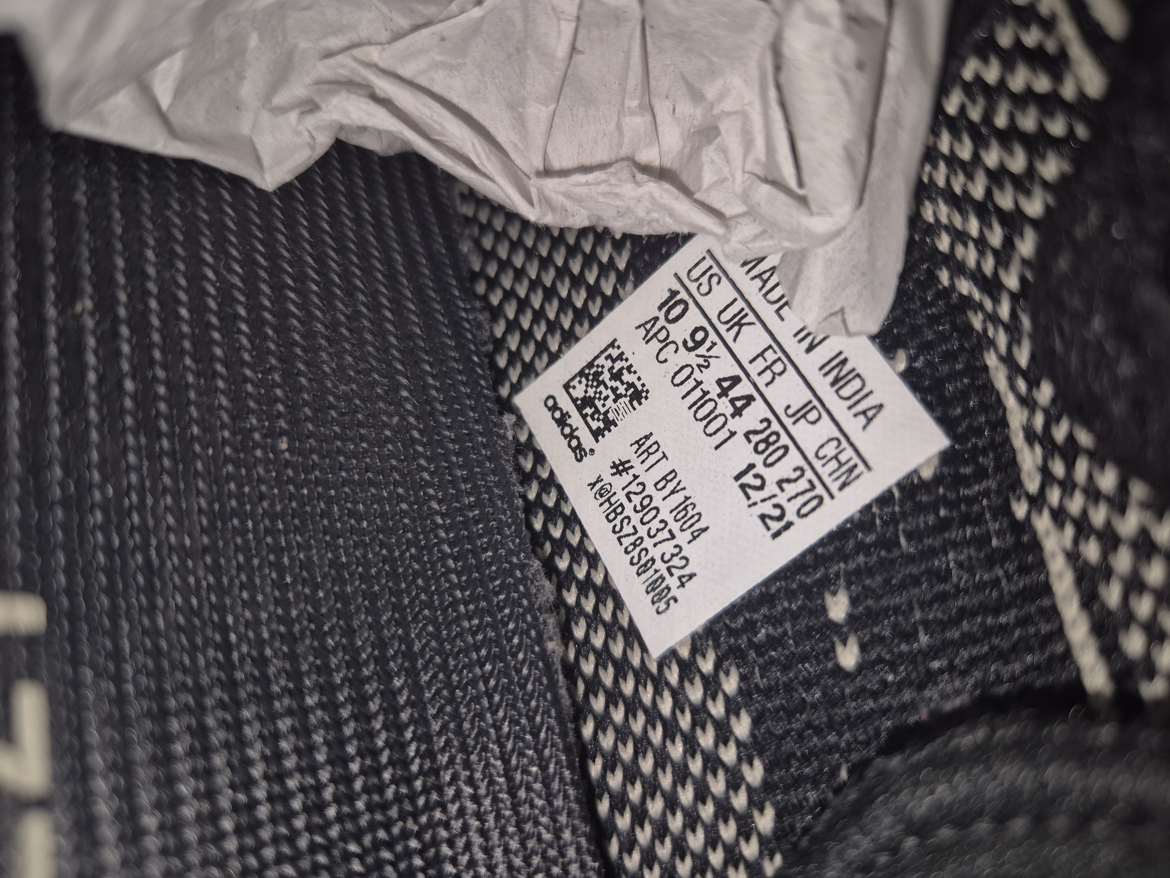 Yeezy Boost 350 V2 'Oreo' photo 6