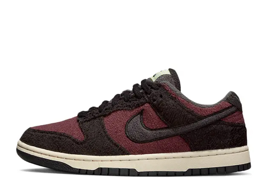 Nike Dunk Low SE Fleece Pack WMNS Burgundy Crush (2022) Burgundy Crush/Black/White/Dark Smoke Gray sneaker – authenticated on KLEKT
