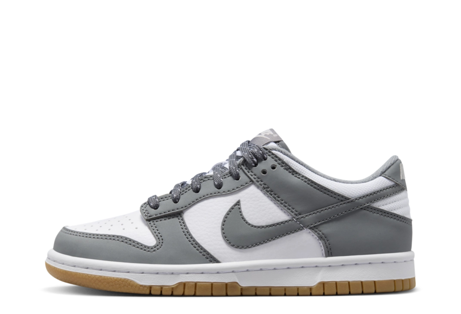 Nike Dunk Low GS 'Reflective Grey' - Nike App Release (2023) White/Light Iron Ore/Gum Light Brown/Smoke Grey sneaker – authenticated on KLEKT