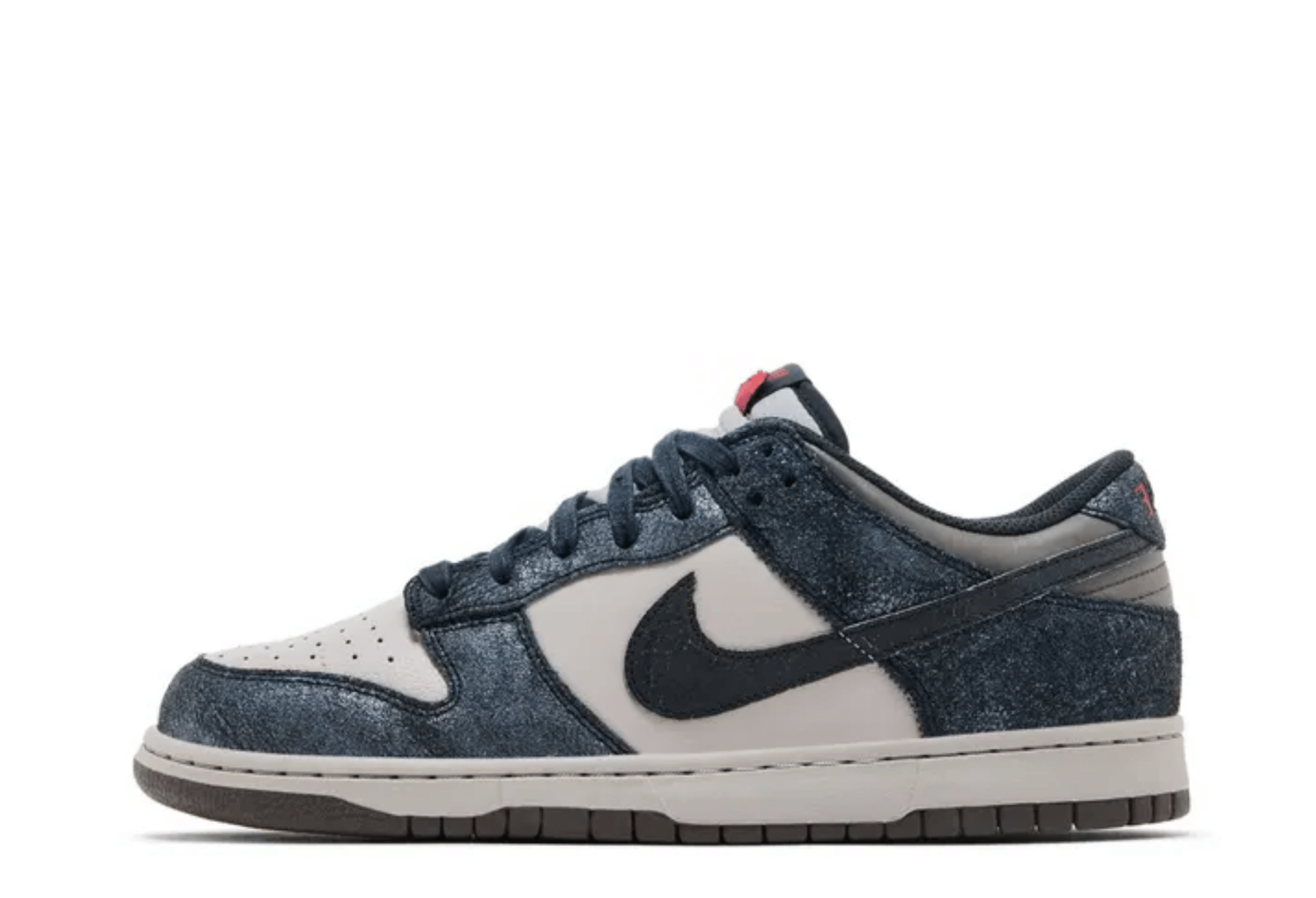 Nike Dunk Low 'NYC CBGB' (2026) METALLIC SILVER/OFF NOIR/COLLEGE GREY/CAVE STONE/SUMMIT WHITE/UNIVERSITY RED sneaker – authenticated on KLEKT