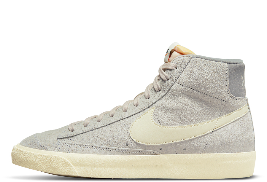 Nike Blazer Mid 77 Vintage Medium Grey (2022) Light Bone/Coconut Milk sneaker – authenticated on KLEKT
