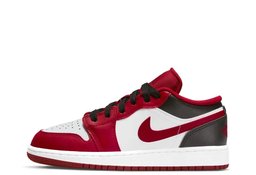 Air Jordan 1 Low GS Bulls (2022) Black/Red/White sneaker – authenticated on KLEKT