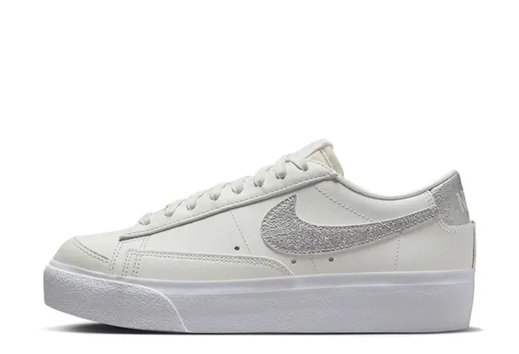 Nike Blazer Low Platform WMNS White Metallic Silver (2022) WHITE/METALLIC SILVER sneaker – authenticated on KLEKT