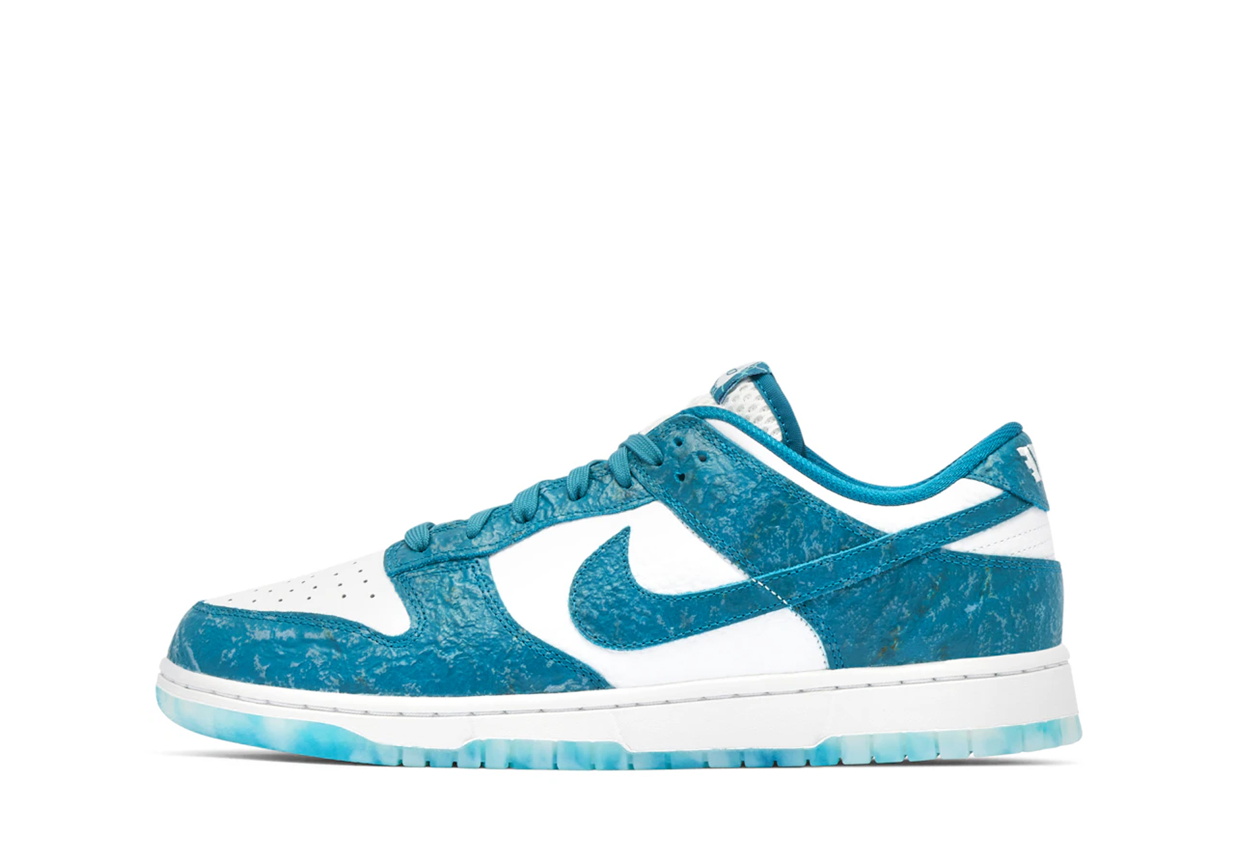 Nike Dunk Low WMNS 'Ocean' (2022) Summit White/Bright Spruce sneaker – authenticated on KLEKT